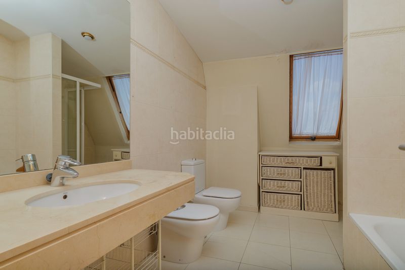 Foto 880444f2-ca58-4f94-83a9-281a75f2be7b. Duplex con riscaldamento parcheggio piscina in Colina Madrid