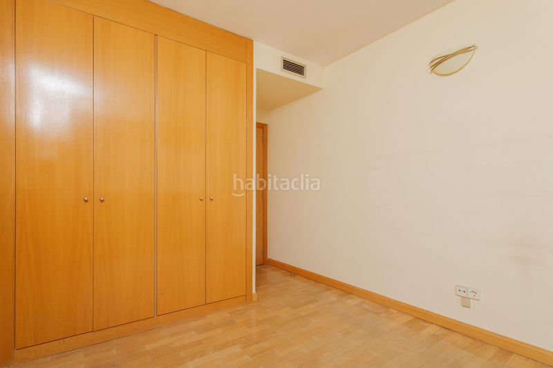 Foto 8f2bd521-4275-4c7a-a917-beb19af453cc. Duplex con riscaldamento parcheggio piscina in Colina Madrid