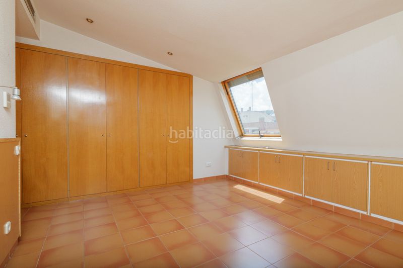 Foto a27fea36-a8b8-4229-9fe1-ba2eef13bb22. Duplex con riscaldamento parcheggio piscina in Colina Madrid