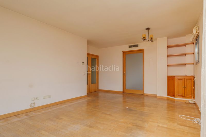 Foto b4e65db7-1603-4765-a738-555fdb3d87d9. Duplex con riscaldamento parcheggio piscina in Colina Madrid
