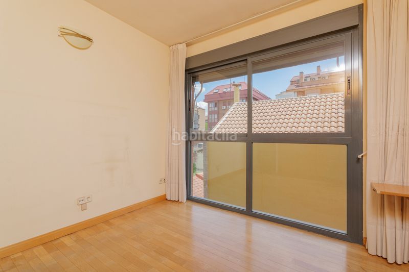 Foto b855b9b5-d396-40ae-8bed-7452fbd7eeff. Duplex con riscaldamento parcheggio piscina in Colina Madrid