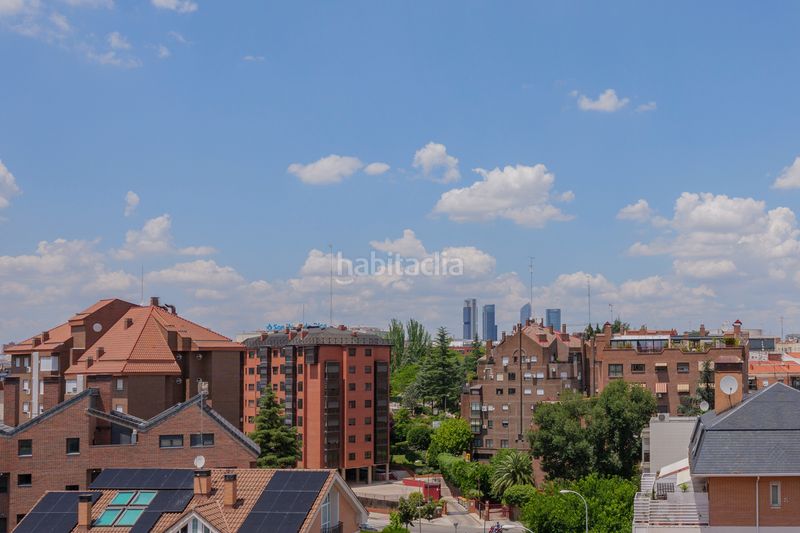 Foto c7c91288-66f3-4c84-b759-057241339bd6. Duplex con riscaldamento parcheggio piscina in Colina Madrid