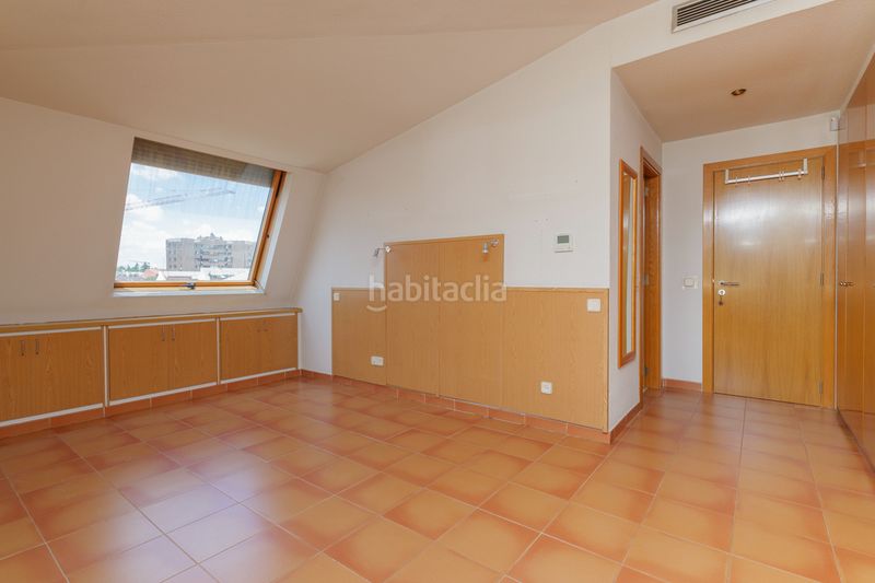 Foto ccd88a1e-a703-4263-9cc7-55e142d46c13. Duplex con riscaldamento parcheggio piscina in Colina Madrid