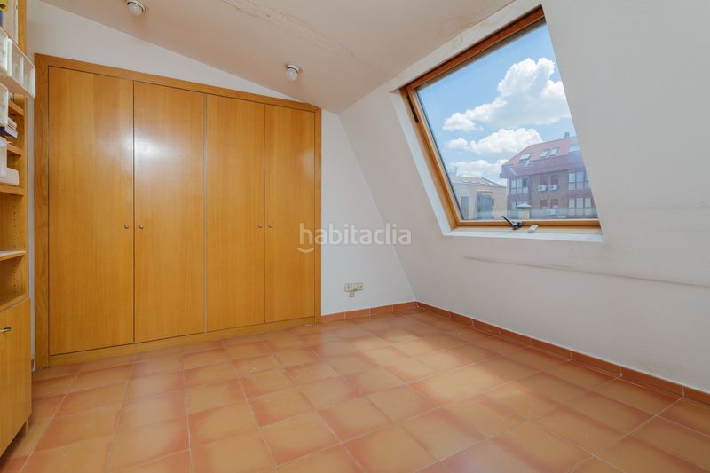 Foto f0206c66-9ac6-4758-91f6-3ea614747807. Duplex con riscaldamento parcheggio piscina in Colina Madrid
