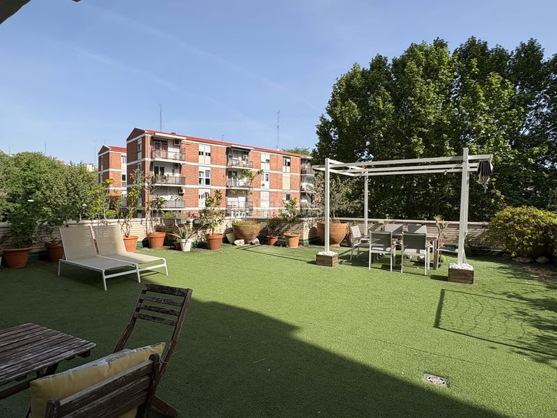 Foto 8093033f-5de4-4b97-947f-90d83870226d. Pis amb calefacció aparcament piscina a San Juan Bautista Madrid