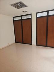 Rent Office space in Tf-64 113. Alquilo despacho independiente en centro de san isidro.