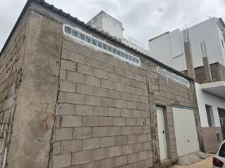 Casa a San Isidro. Vendo salón en terreno urbano zona baja san isidro.