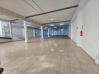 Fabrikhalle in Avenida ten bel 38b. Vendo nave industrial semisótano muy luminosa.
