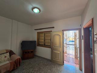 Casa en Avenida ten bel 1. Casa terrera bien ubicada en chafiras.