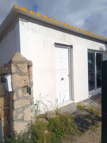 Foto f6dc2c62-ab47-404e-ac9a-f4547fe11b34. Casa amb aparcament a El Salto Granadilla de Abona