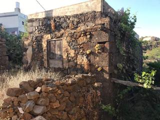 Masia  C/la hoya. Casa antigua con terreno el pinar, el hierro