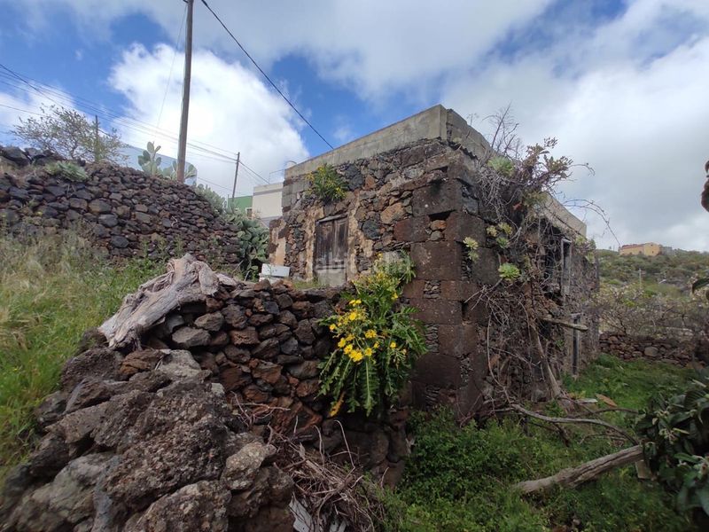 Foto f9cd67c3-c530-437f-9412-38a09db23d3a. Masia a Pinar de El Hierro (El)