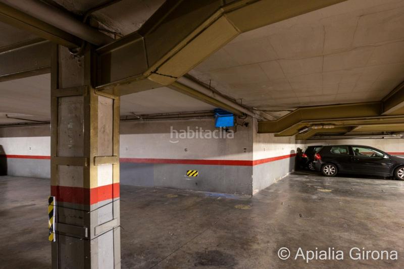 Foto b8d35255-96c6-4a23-9102-a520119e6eb7. Car parking in Eixample Nord Girona