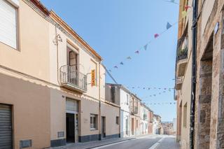 Casa adossada a Llagostera. Casa adosada para reformar en venta en llagostera