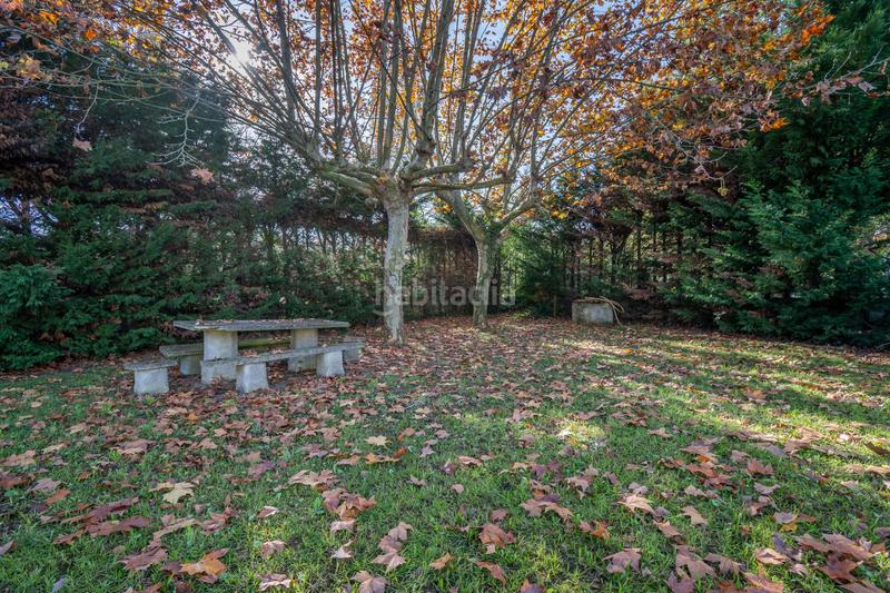 Foto feeb8eba-81de-4682-aaf9-bd822fc3f057. Chalet xalet unifamiliar en venda a vilobi d'onyar 3 dormitoris , piscina i ampli terreny en Vilobí d´Onyar