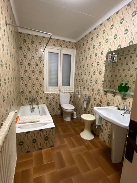 Foto 869fd64d-fca8-43c1-95bb-326d529d0311. Édifice dans Bisbal d´Empordà (La)