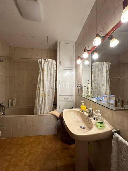 Foto f7e3bf97-996b-46e0-8f14-4e40c7a9de43. Édifice dans Bisbal d´Empordà (La)