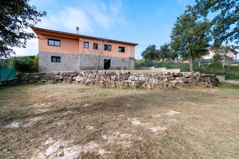 Foto 169aa8da-3777-48b7-9f25-81b455e95905. Chalet a , en venda xalet unifamiliar en venda a , 3 dormitoris, jardi, terrassa i garatge per a 2 cotxes en Sils