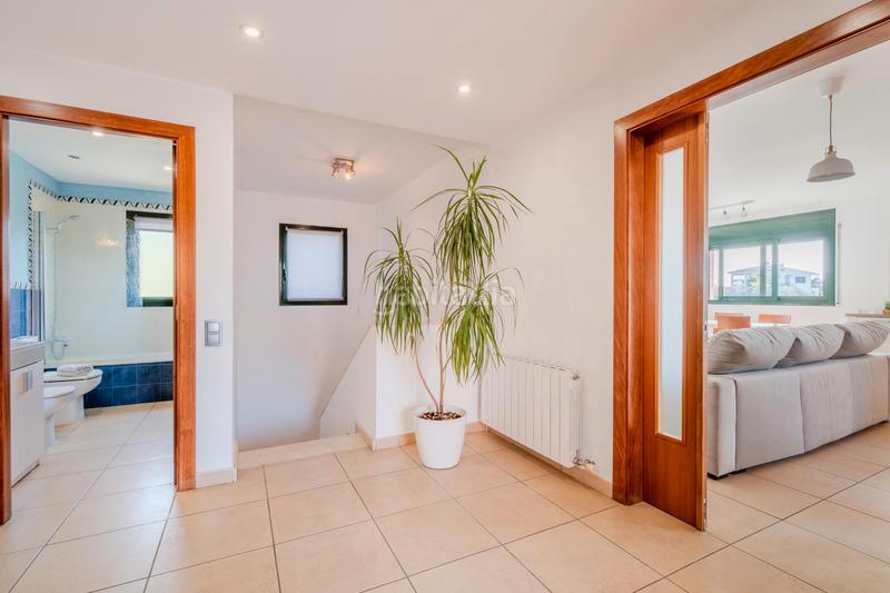 Foto e25d21c8-3fc8-407b-ae7b-2aed19647580. Chalet a , en venda xalet unifamiliar en venda a , 3 dormitoris, jardi, terrassa i garatge per a 2 cotxes en Sils