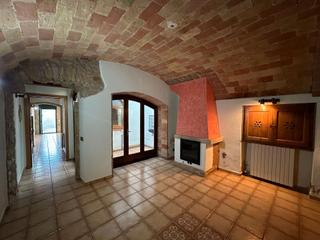 Masia  Carrer del carme. Casa de poble en venda a la bisbal d'empord, amb pati. ideal pe