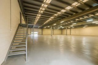 Nau industrial a Domeny. Domeny. amplies naus industrials en venda a girona, ideal per di