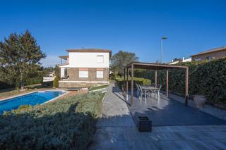 Maison jumelée  Carrer de can sureda. Palau- casa unifamiliar adosada amb piscina  i jardi