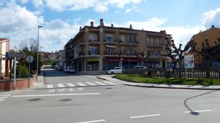 Local Comercial  Carrer cardenal vidal i barraquer. Bisbal d'emporda. local comercial 110 m2, molt ben situat