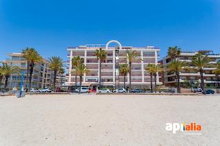Apartamento  Passeig de miramar. Apartament a planta baixa amb jardí privat i llicència turística
