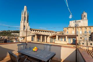 Apartament a Centre-Barri Vell. Barri vell - vistes al riu!