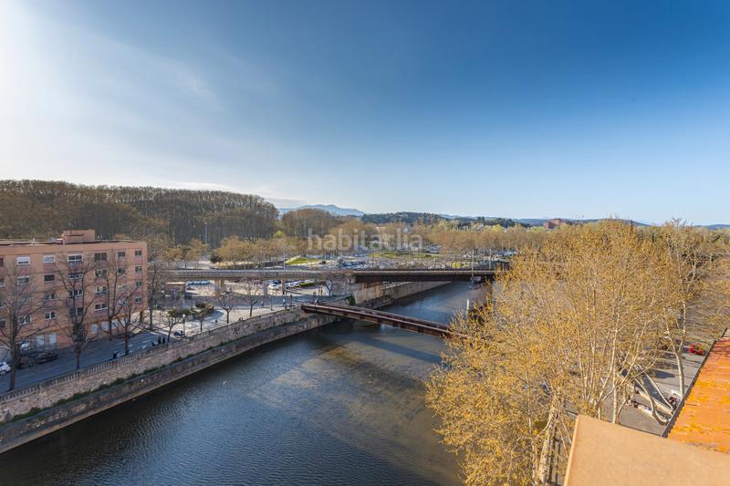 Foto bf7d116e-d971-411b-a8d6-8c803860b7d3. Alquiler piso alquiler temporal al barri vell - vistas al rio! en Girona