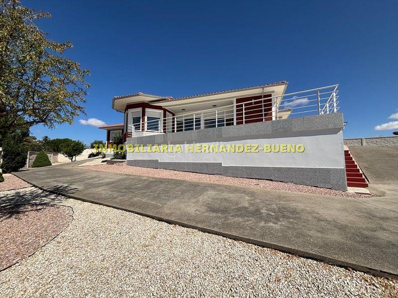 Foto 1f1d9985-85f8-4726-b55a-e8de339c3a79. Chalet with heating parking pool in Villamayor