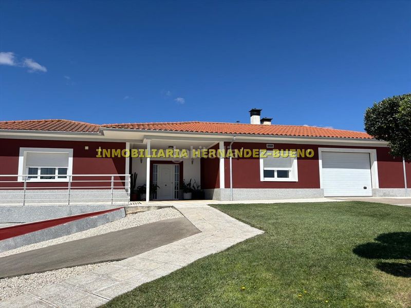 Foto 495b5c38-c78c-4289-b3ac-76ff594ca0ec. Chalet with heating parking pool in Villamayor