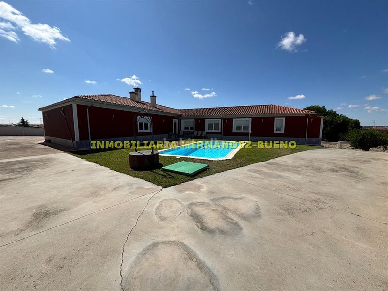 Foto 50bd3467-94b9-4753-b32b-f10fce692ddb. Chalet with heating parking pool in Villamayor