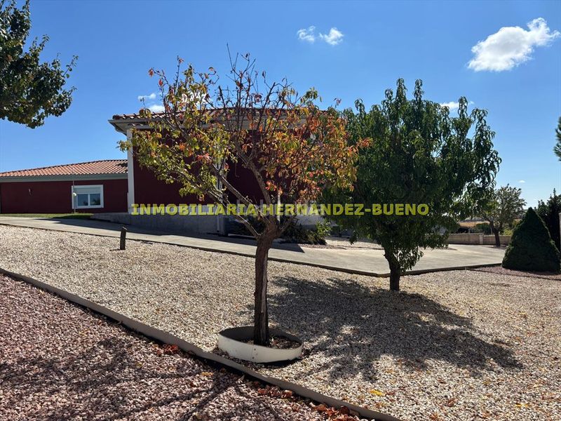 Foto 59f86e66-5018-4f4d-959d-c5630038a080. Chalet with heating parking pool in Villamayor