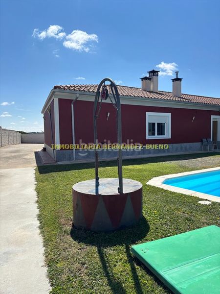 Foto a923c1e1-d3cf-459e-8829-200a5114f2fa. Chalet with heating parking pool in Villamayor