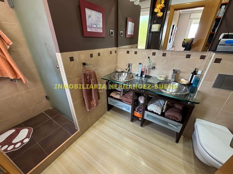 Foto ac258a91-4204-4ee0-8773-83c8208209cd. Chalet with heating parking pool in Villamayor
