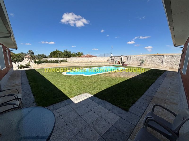 Foto b9a5220d-348d-4312-ba19-a762c4871d77. Chalet with heating parking pool in Villamayor