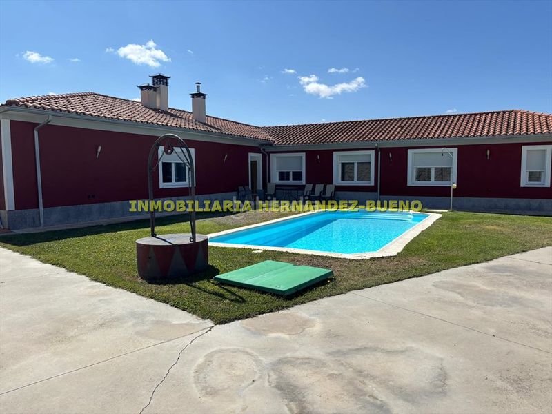 Foto bcce0e19-5217-46e5-bb0a-02159a4bd3fd. Chalet with heating parking pool in Villamayor