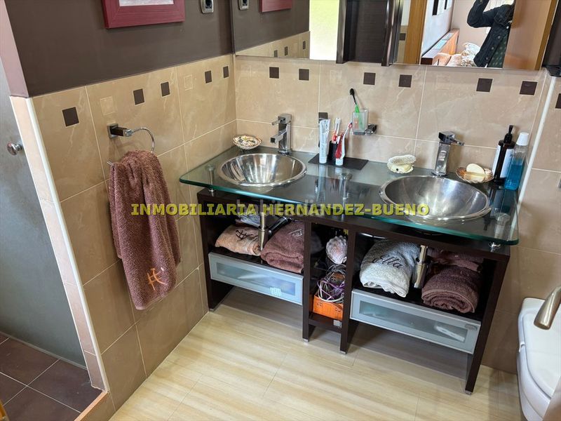 Foto d0cc061e-1429-4e7f-ba4b-f8864e933e3e. Chalet with heating parking pool in Villamayor
