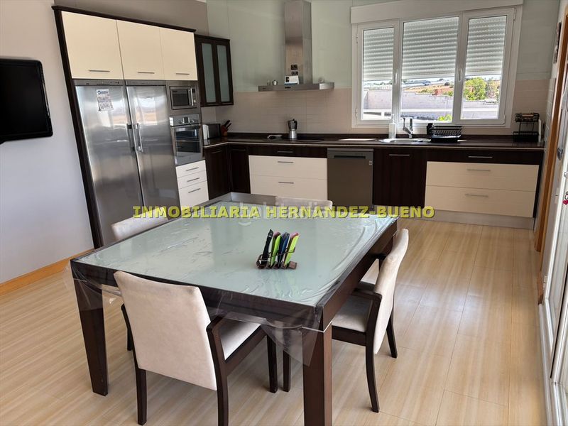 Foto d5db1e1c-d9bd-480b-a07b-40778a174fd4. Chalet with heating parking pool in Villamayor