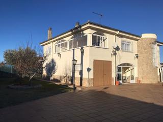 Chalet in Castellanos de Villiquera