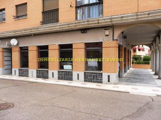 Business premise in Carbajosa de la Sagrada. Magnífico local preparado como restaurante asador en plena plaza