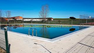 Casa adossada a Villamayor. Se vende fantástico chalet adosado en pleno casco urbano de vill
