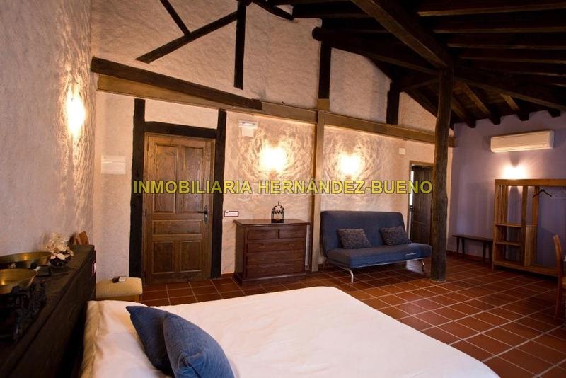 Foto 6cf00a46-670d-4fd1-8d84-b5963bbb24cb. Edifici a Sequeros