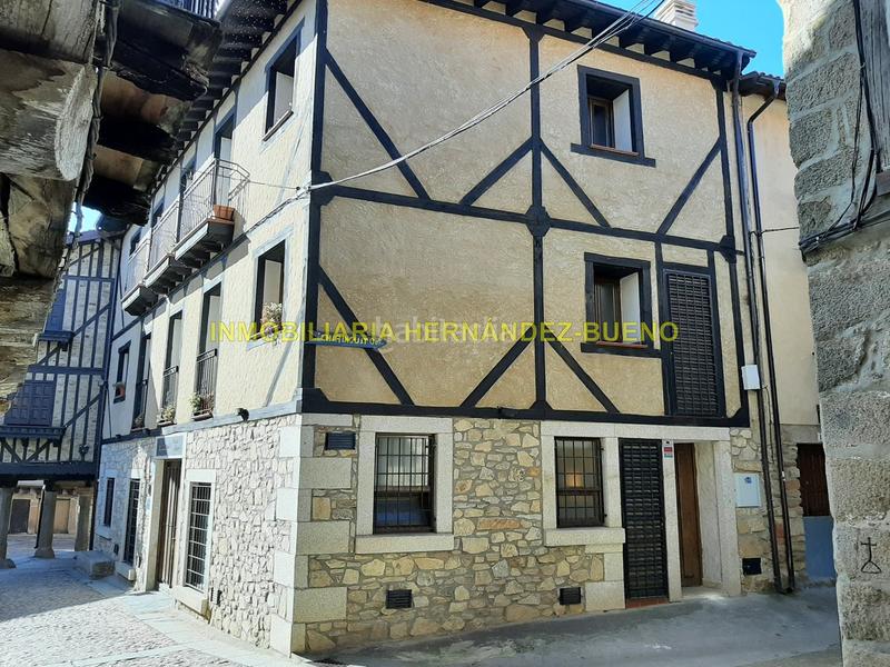 Foto a2264360-cd2c-4813-ab42-ce36989ebf53. Edifici a Sequeros