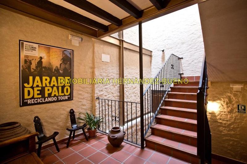 Foto ded29bd5-ddce-43cf-81af-81a71e084c48. Edifici a Sequeros