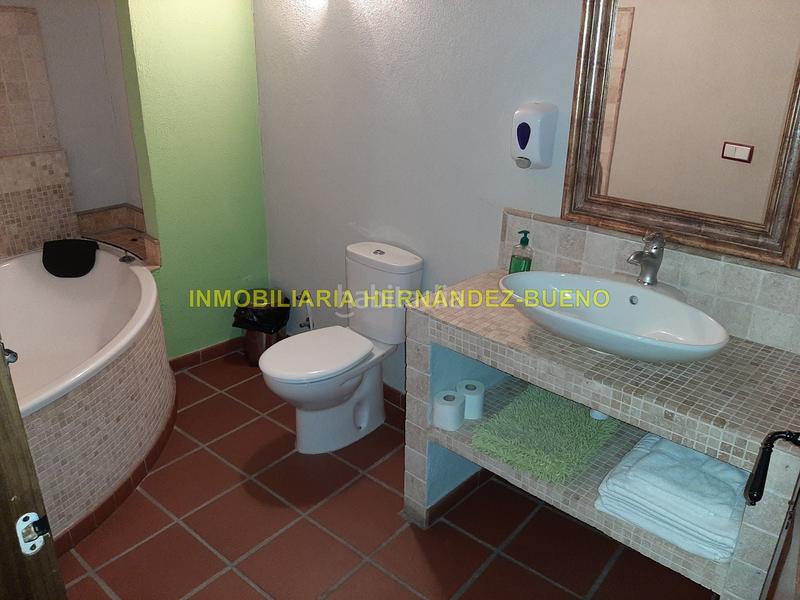 Foto f7543ed8-d37c-437c-b81e-a0c33f0cf1d5. Edifici a Sequeros