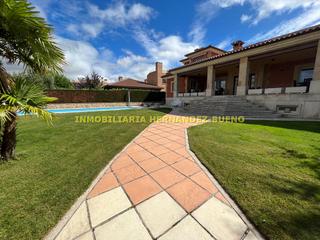 Xalet a Carbajosa de la Sagrada. Impresionante chalet individual de lujo en albahonda ii.este ini