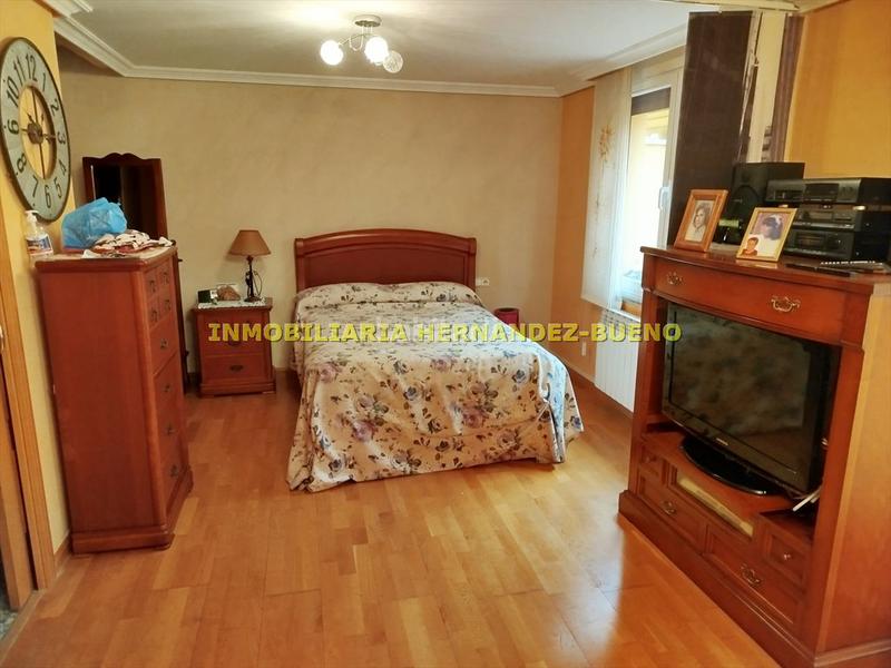 Foto 0502d6bb-bc72-4f0d-8de7-adb06db1e0ed. Casa adossada amb calefacció aparcament a Rollo - Puente Ladrillo Salamanca