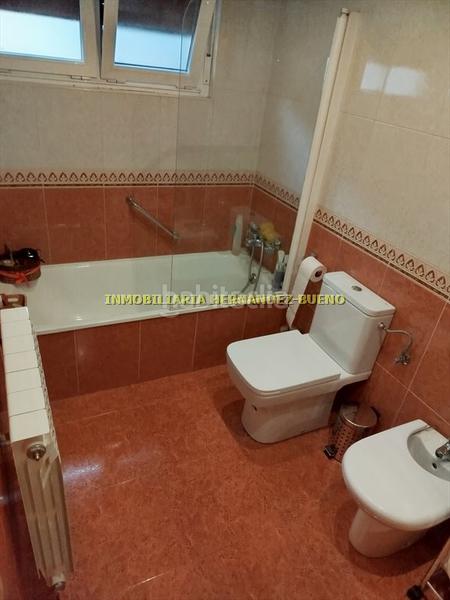 Foto 57325729-dba7-461e-a91a-153ce223e34a. Casa adossada amb calefacció aparcament a Rollo - Puente Ladrillo Salamanca